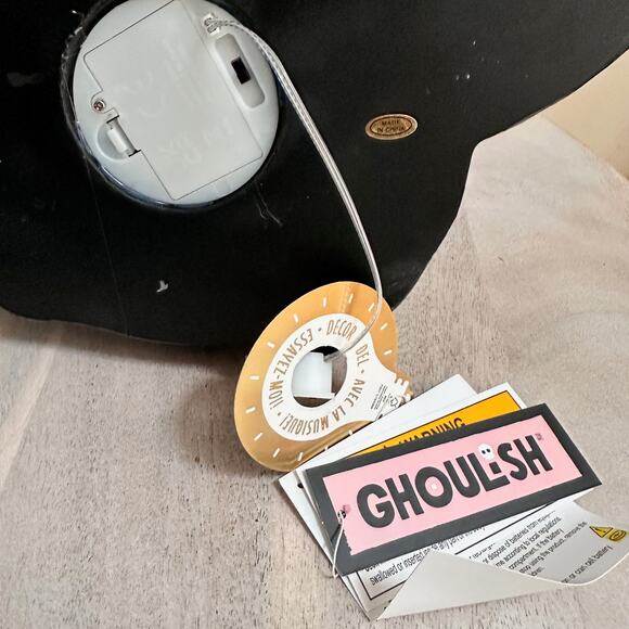 Ghoulish Ghost Face Scream Girl Phone Light Up Halloween Decor NWT Viral 2025 - Picture 11 of 12